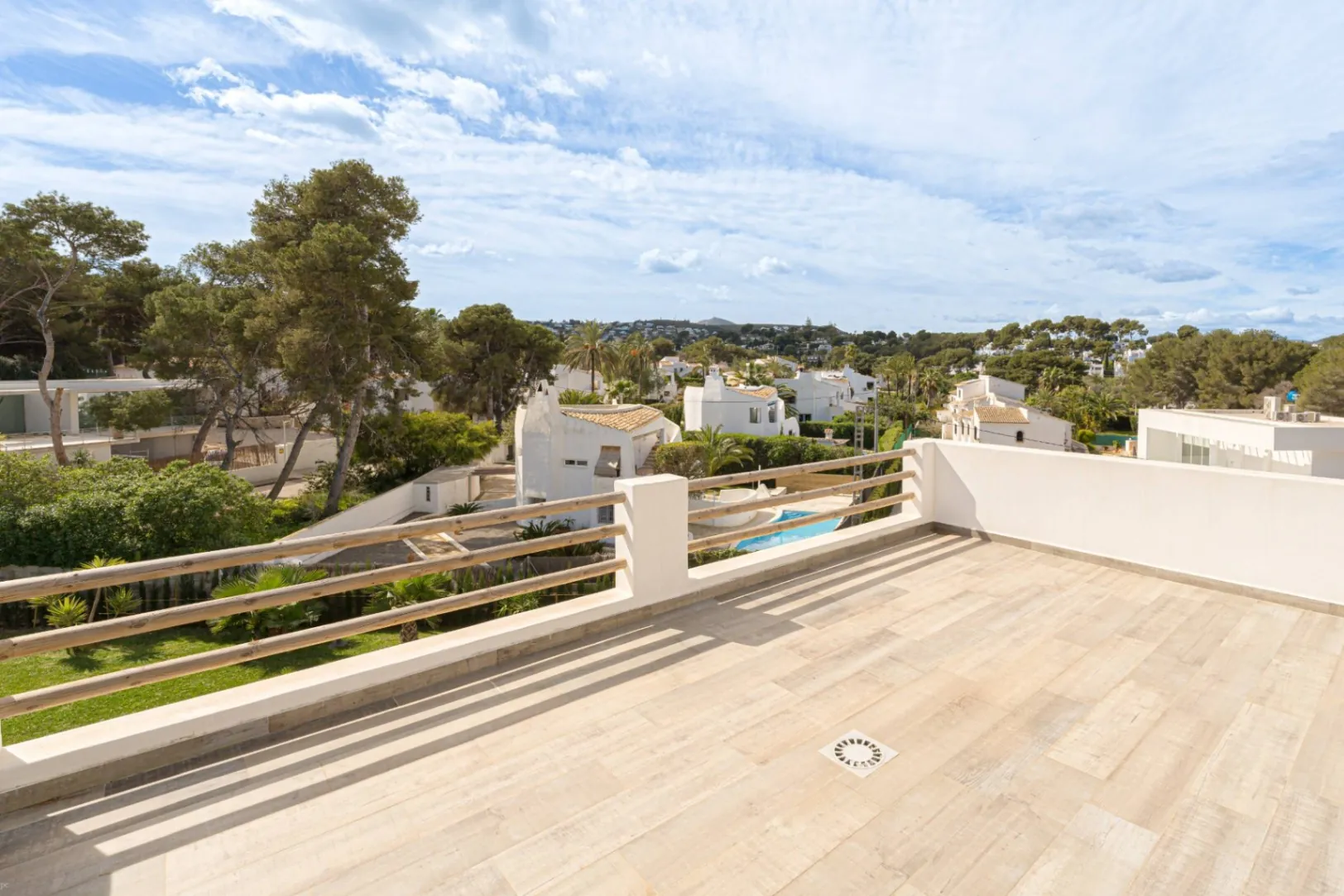 CRCH1029 - Villa moderne orientée plein sud, à seulement 250 mètres de la mer et de la crique Blanca à Jávea.