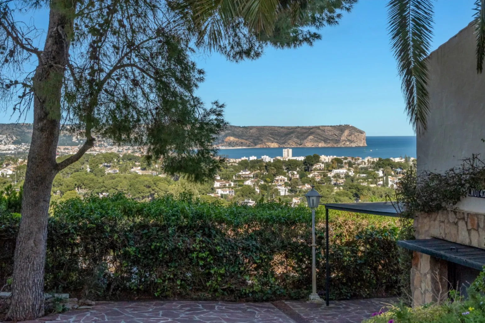 4825 - Villa impressionnante avec des vues incroyables sur la mer dans la urbanisation El Tosalet.