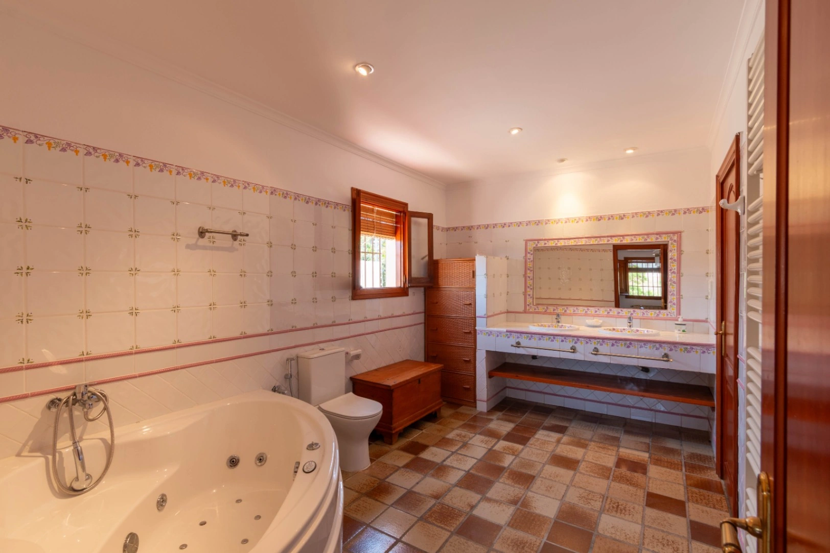 Chalet de 5 dormitorios en Gata de Gorgos disponible para alquiler de larga temporada