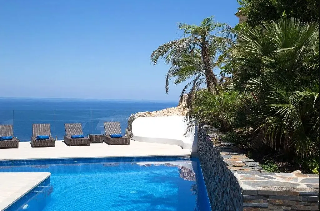 4677 - Lujosa Villa moderna en primera línea con impresionantes vistas al mar