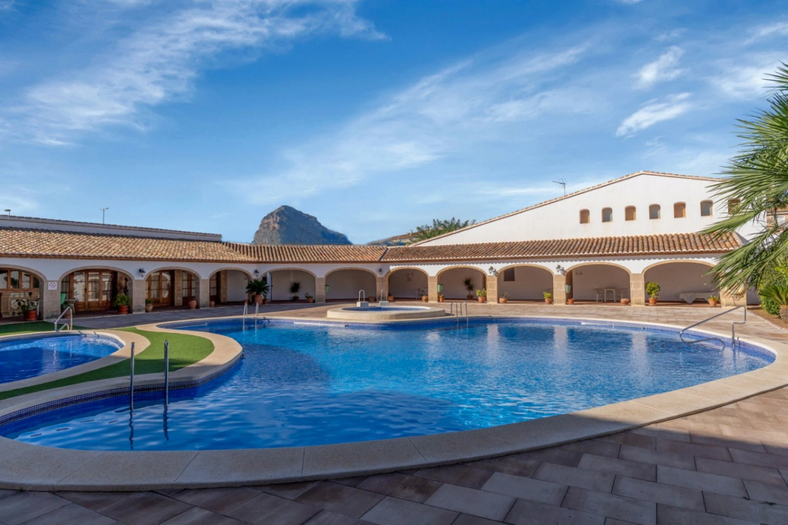 4798A - Exclusivo Adosado en Jávea, a 500m. del mar, con 4 dormitorios y piscina comunitaria