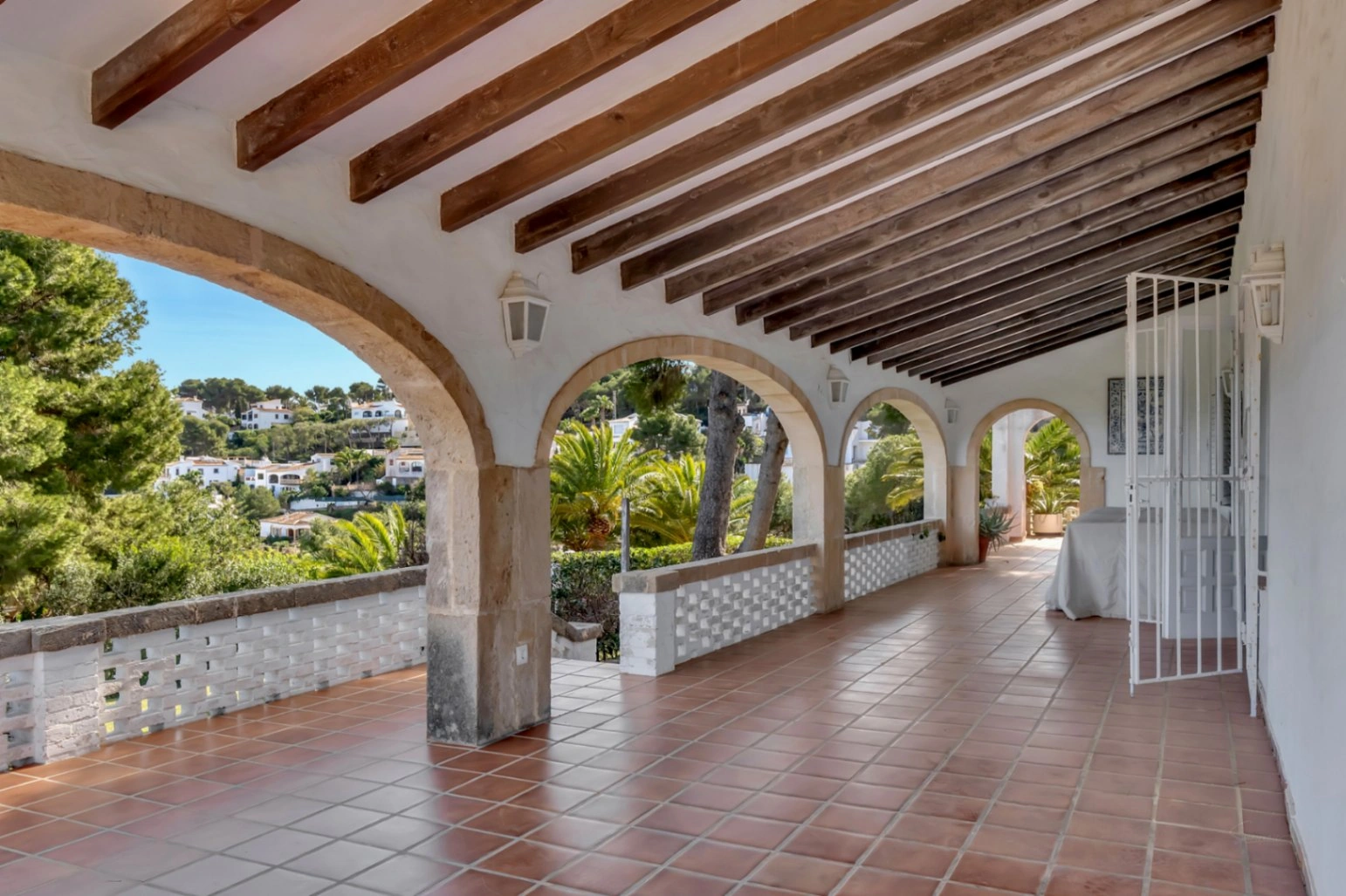 4825 - Villa impressionnante avec des vues incroyables sur la mer dans la urbanisation El Tosalet.