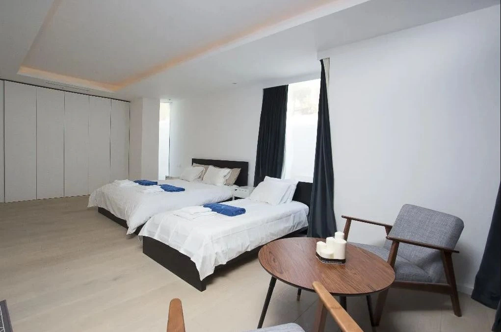 4677 - Lujosa Villa moderna en primera línea con impresionantes vistas al mar