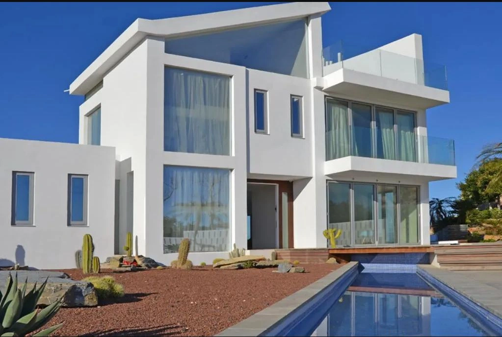 4677 - Lujosa Villa moderna en primera línea con impresionantes vistas al mar