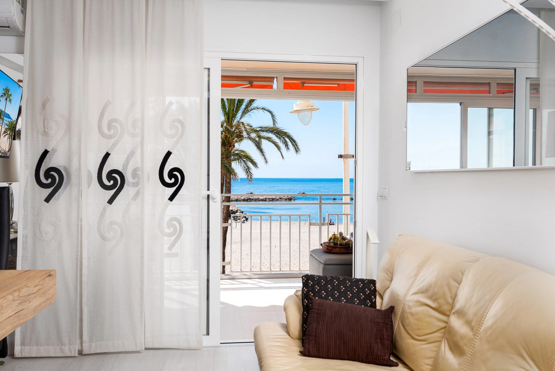 CRCB46944 - Vida Frente al Mar: Apartamento Renovado de 2 Dormitorios en Venta en Altea a Solo Pasos del Mediterráneo