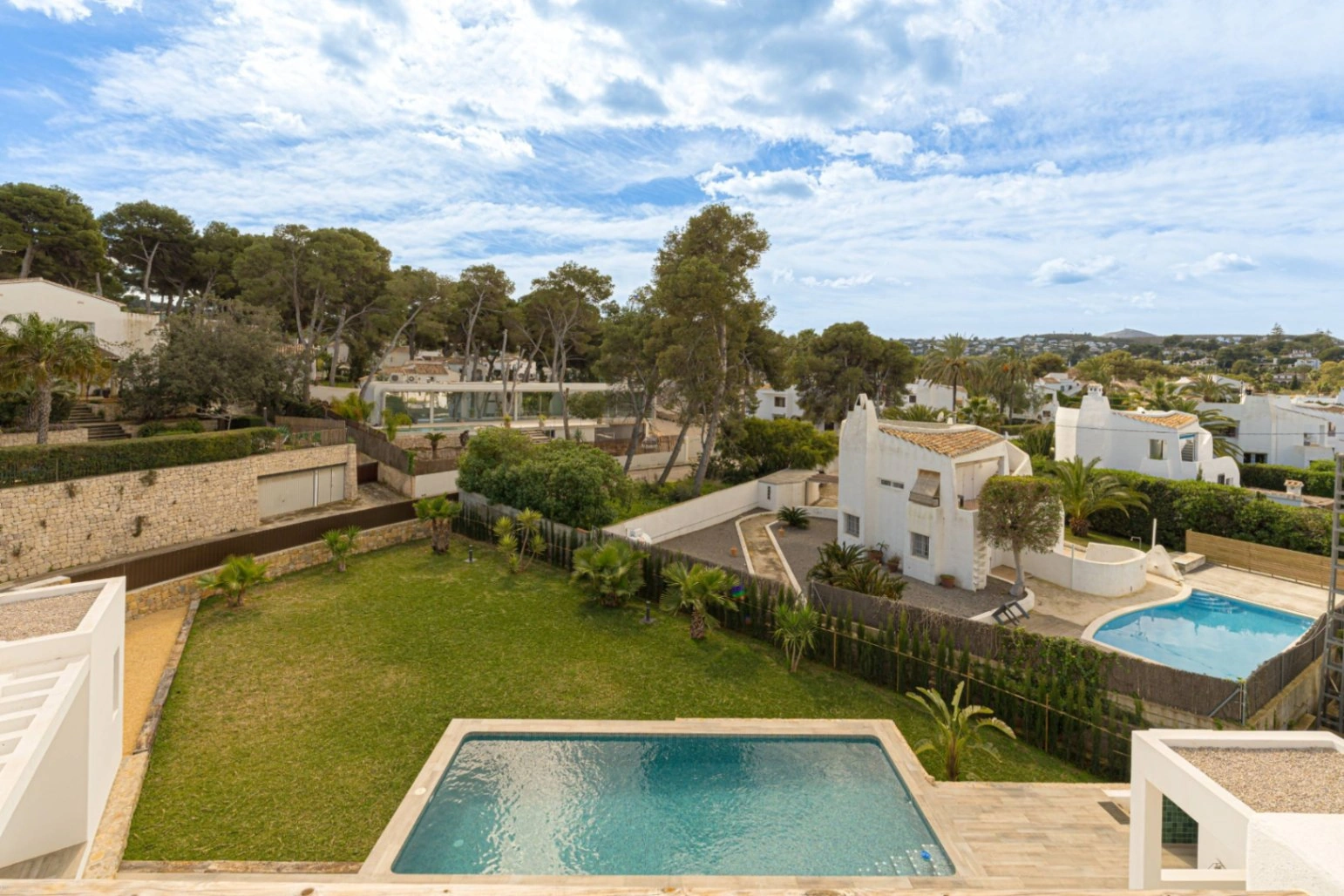 CRCH1029 - Villa moderne orientée plein sud, à seulement 250 mètres de la mer et de la crique Blanca à Jávea.