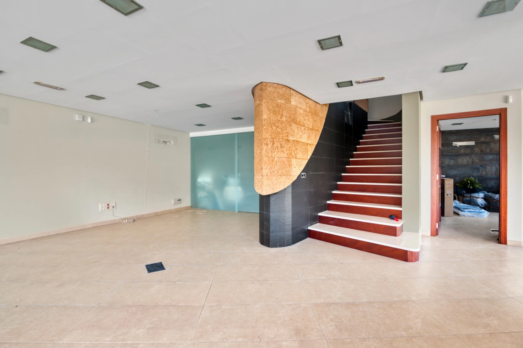 CRP067891 - Prime Javea Commercial Gem: ¡Versátil unidad comercial de 200m2 en el centro estratégico de Jávea!