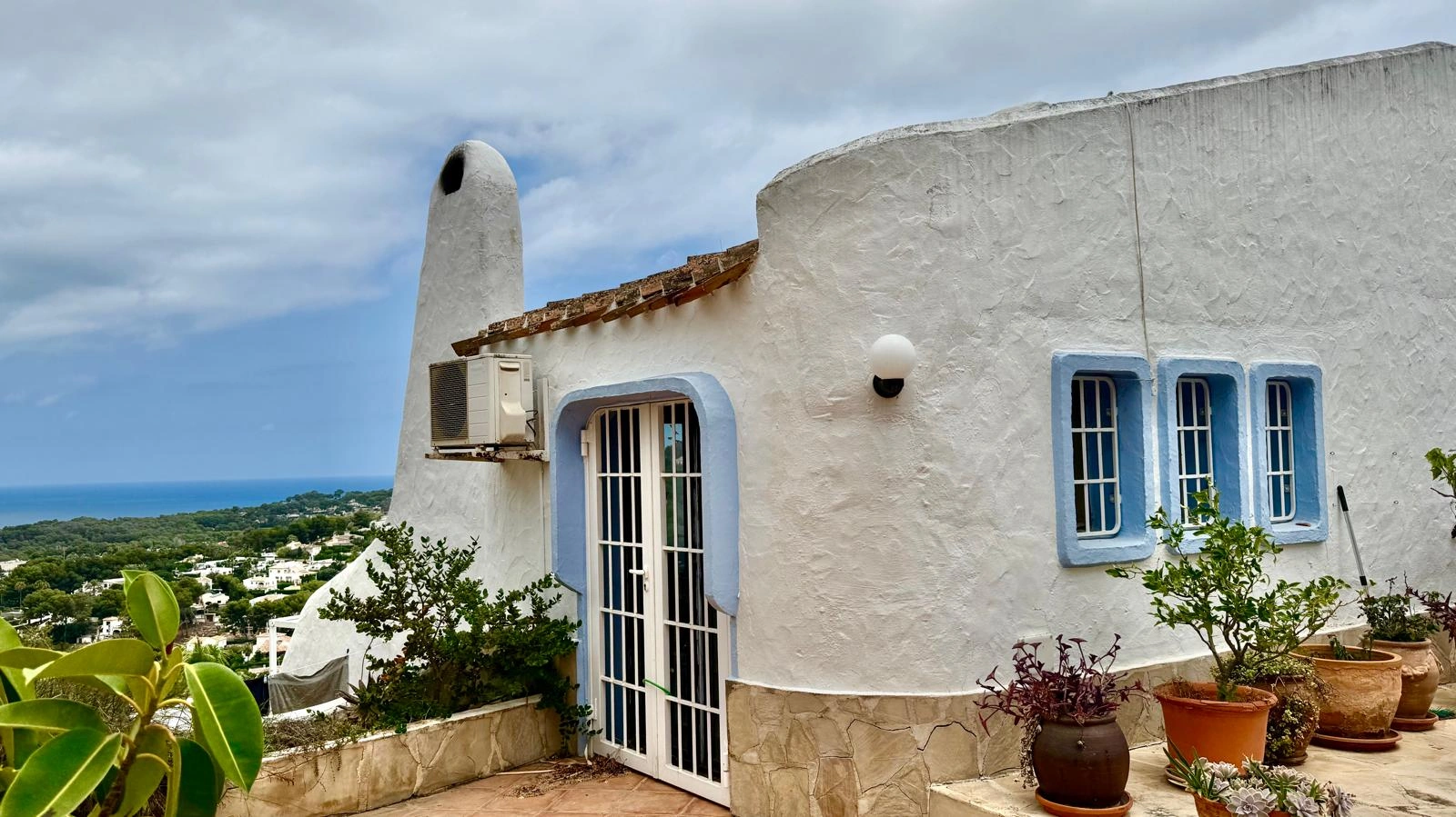 CRJC210527 - Charmante villa de style ibicenco avec vue panoramique sur la mer à Jávea.