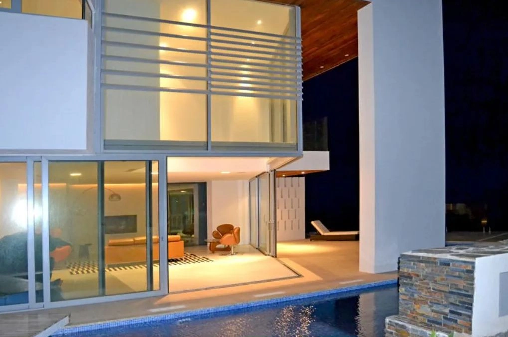 4677 - Lujosa Villa moderna en primera línea con impresionantes vistas al mar