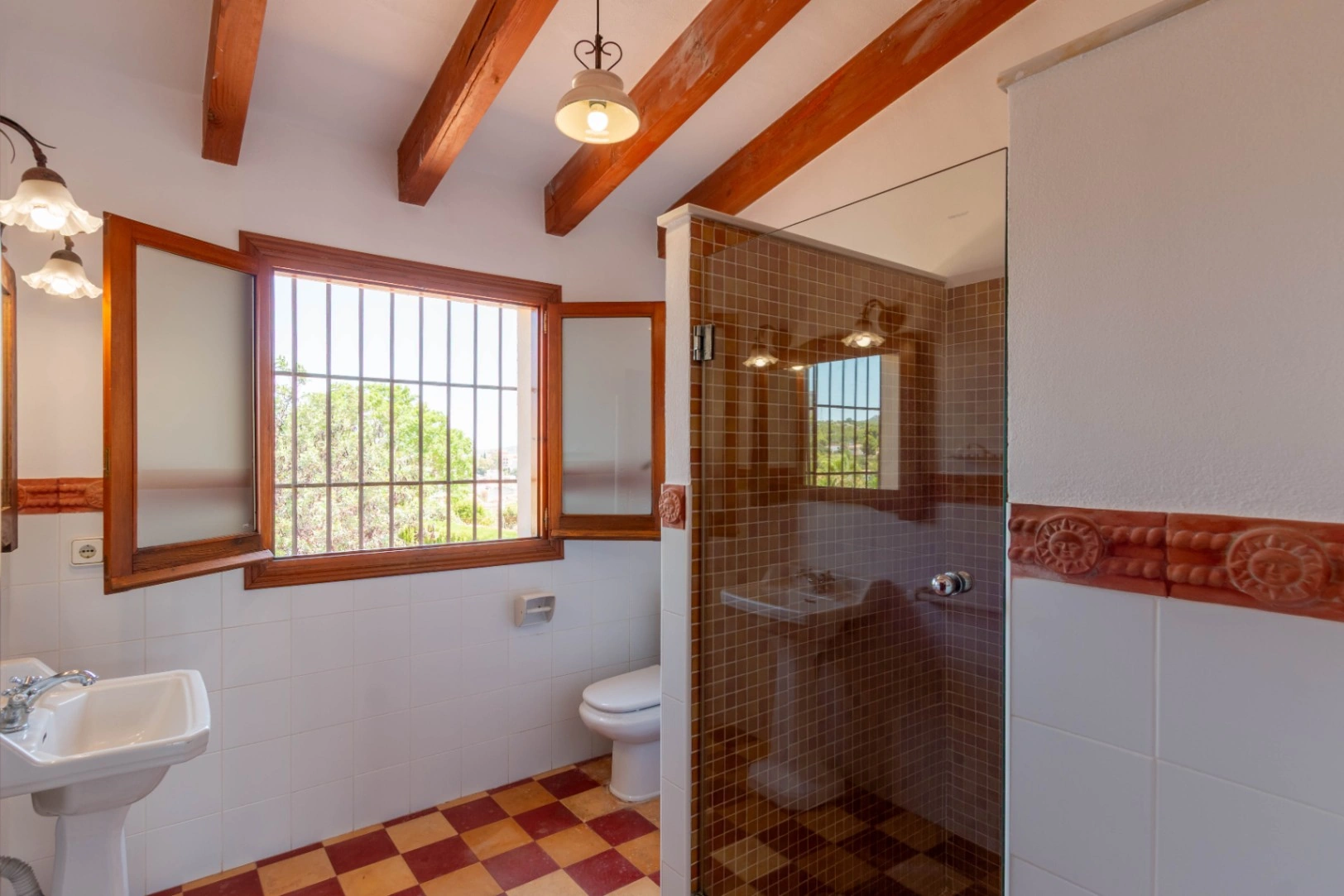 Chalet de 5 dormitorios en Gata de Gorgos disponible para alquiler de larga temporada