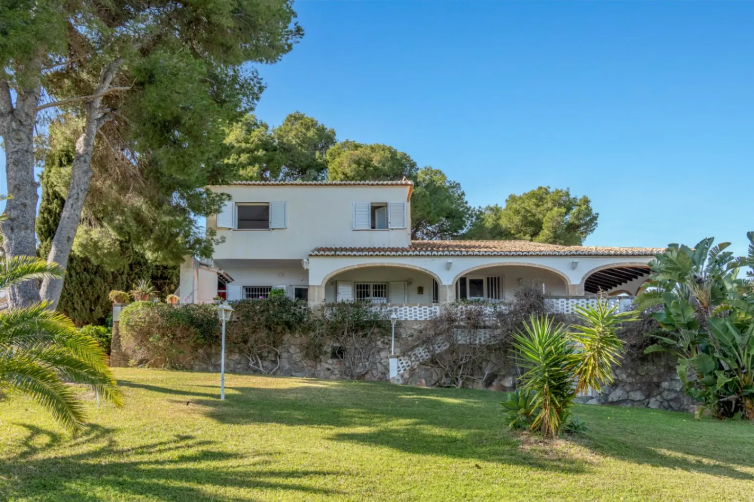4825 - Villa impressionnante avec des vues incroyables sur la mer dans la urbanisation El Tosalet.