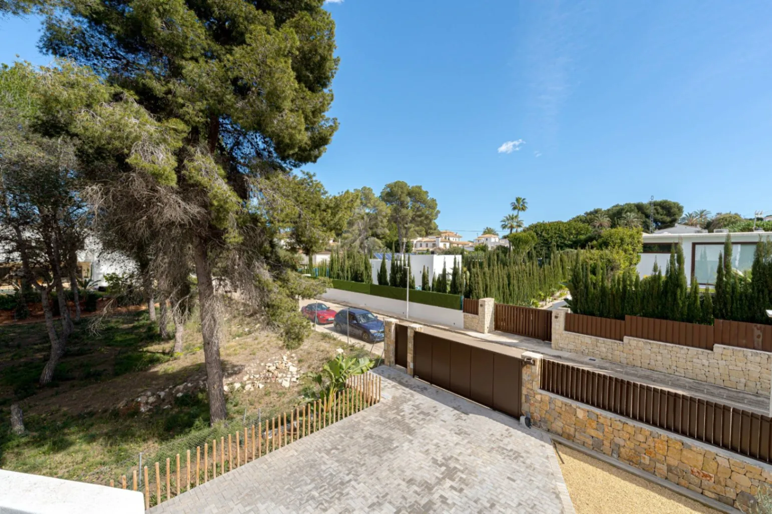 CRCH1029 - Villa moderne orientée plein sud, à seulement 250 mètres de la mer et de la crique Blanca à Jávea.