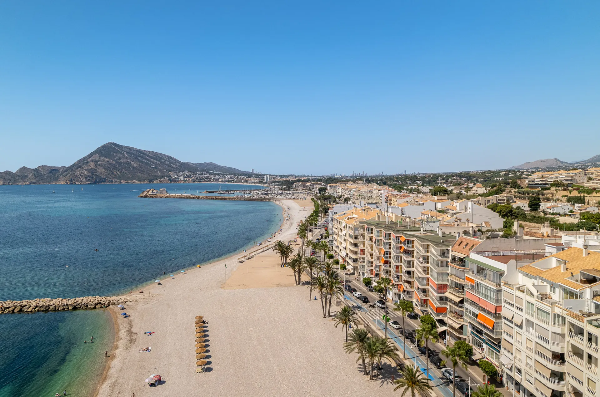 CRCB46944 - Vida Frente al Mar: Apartamento Renovado de 2 Dormitorios en Venta en Altea a Solo Pasos del Mediterráneo
