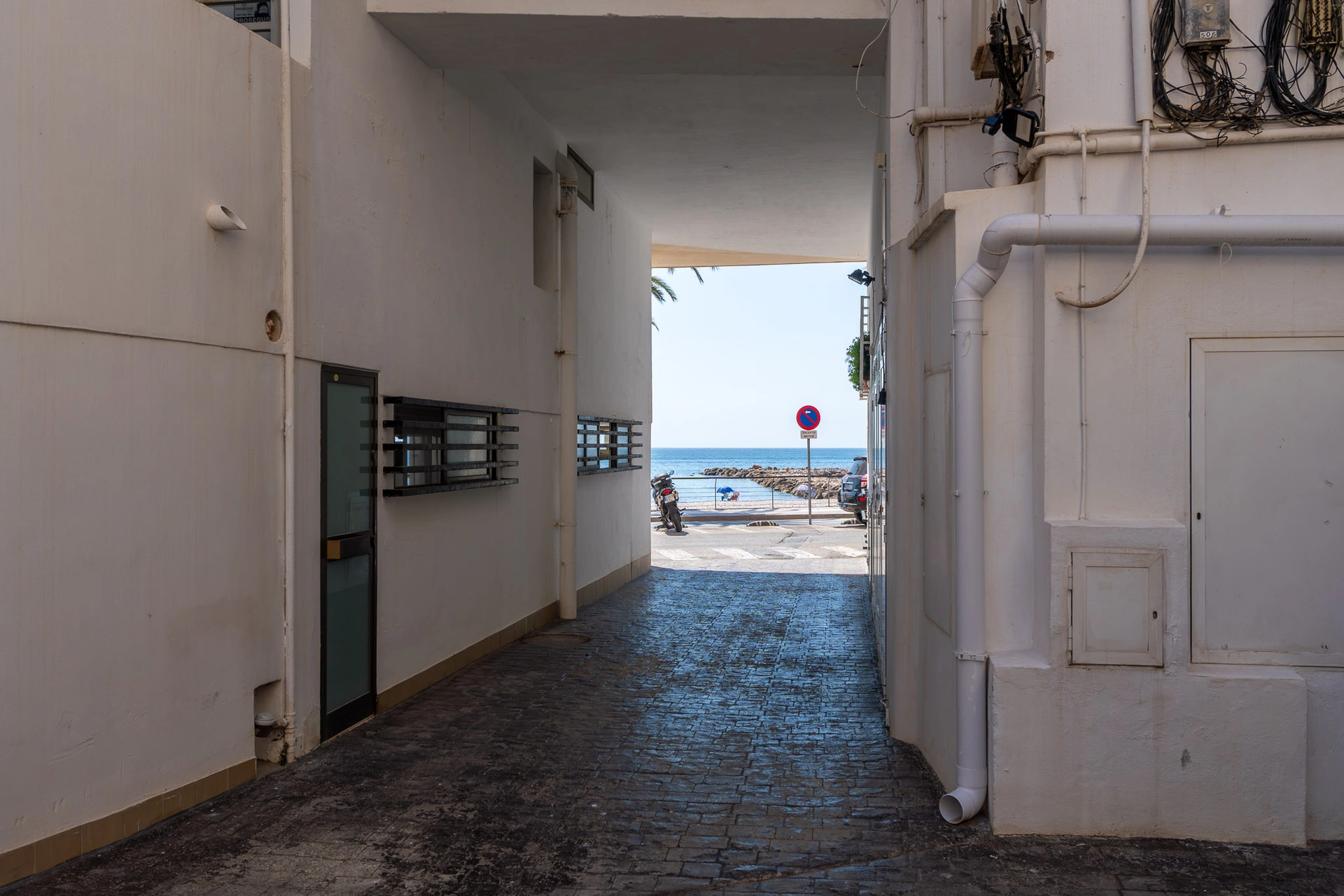 CRCB46944 - Vida Frente al Mar: Apartamento Renovado de 2 Dormitorios en Venta en Altea a Solo Pasos del Mediterráneo