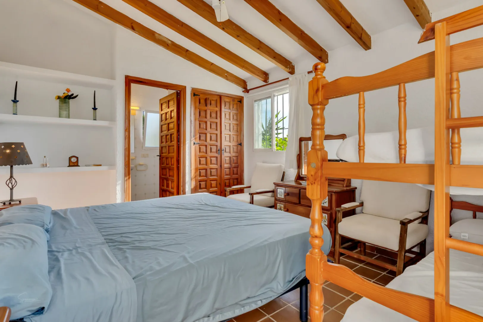 4668 - Villa mediterranea con impresionantes vistas al mar y montaña