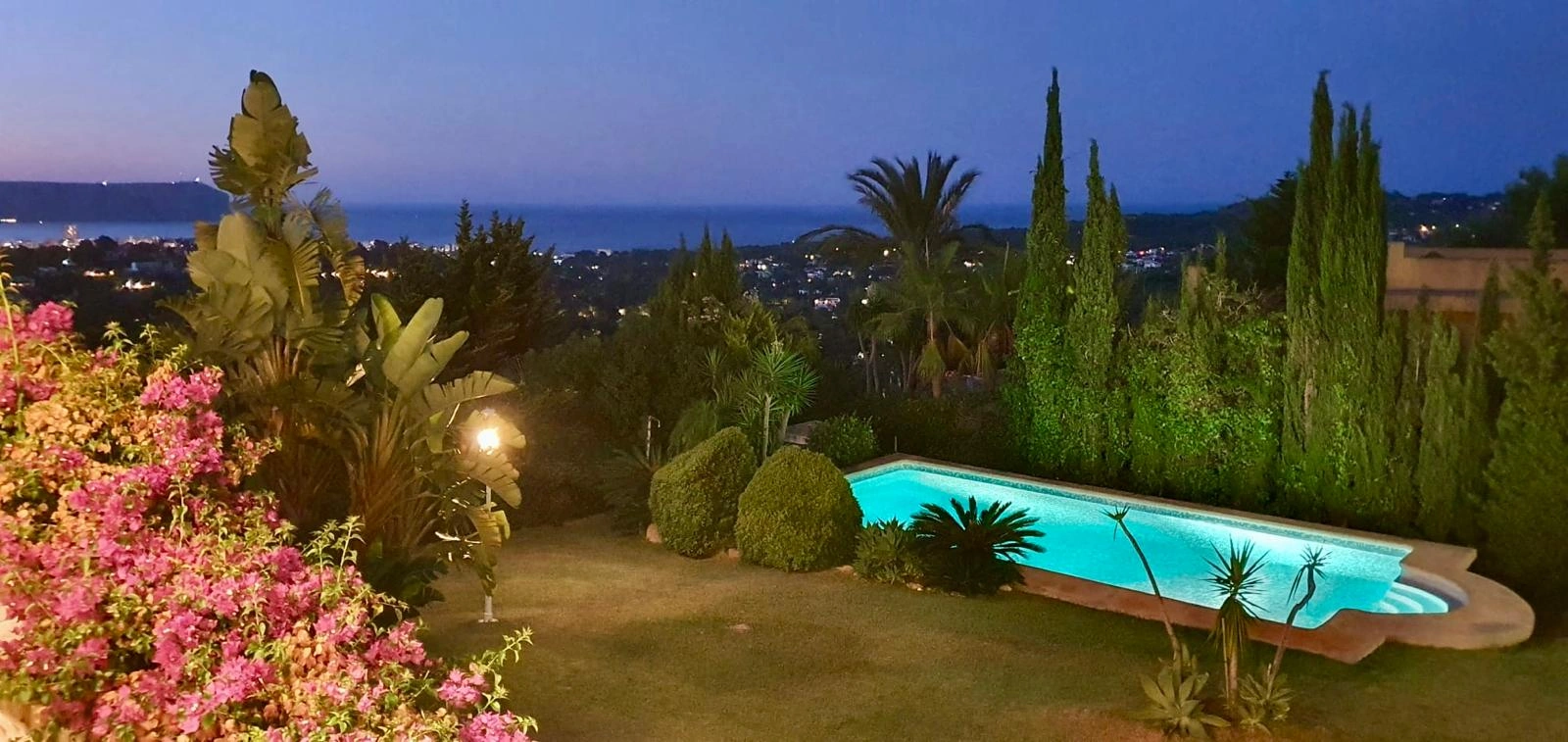 4825 - Villa impressionnante avec des vues incroyables sur la mer dans la urbanisation El Tosalet.