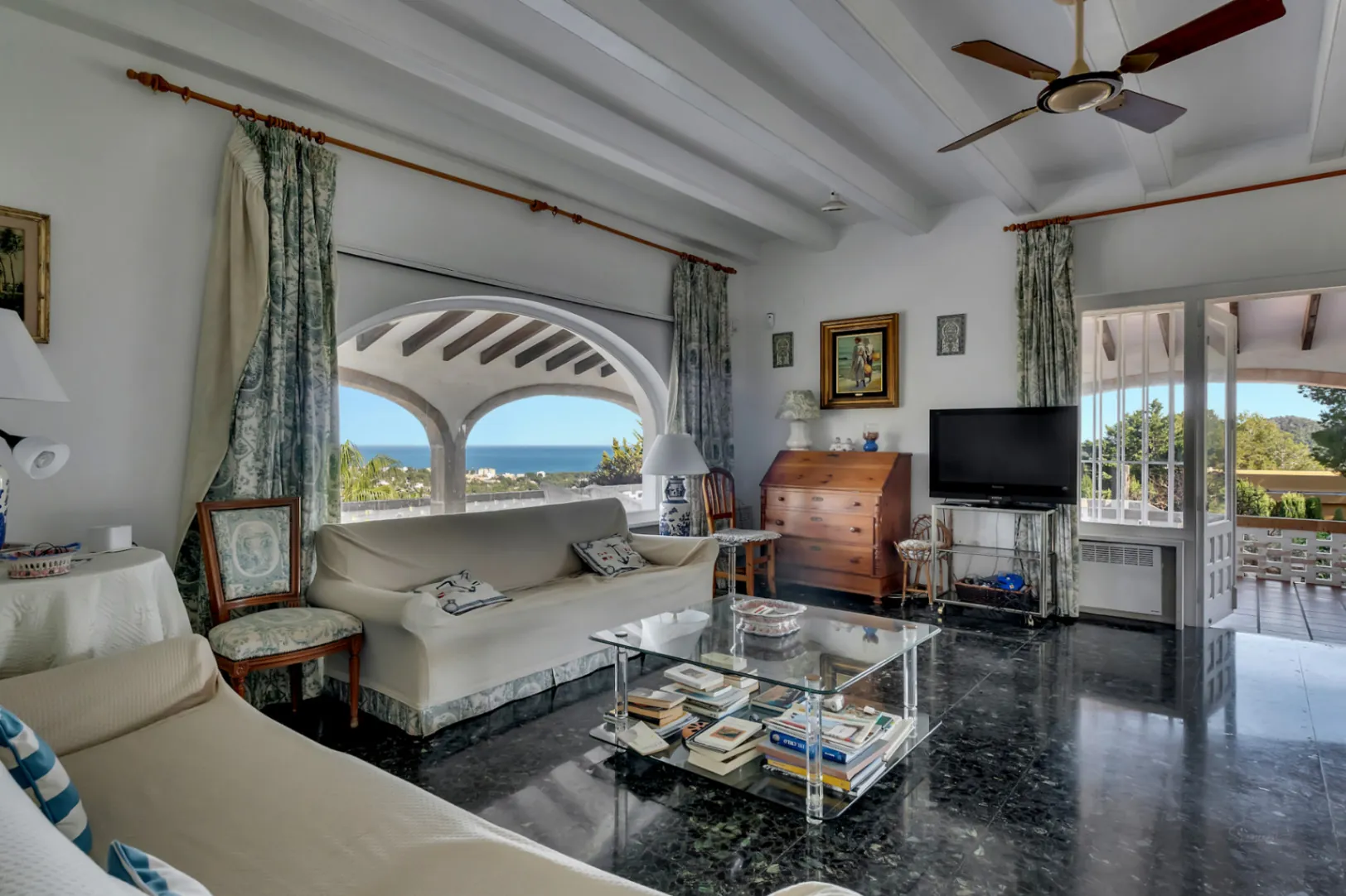 4825 - Villa impressionnante avec des vues incroyables sur la mer dans la urbanisation El Tosalet.