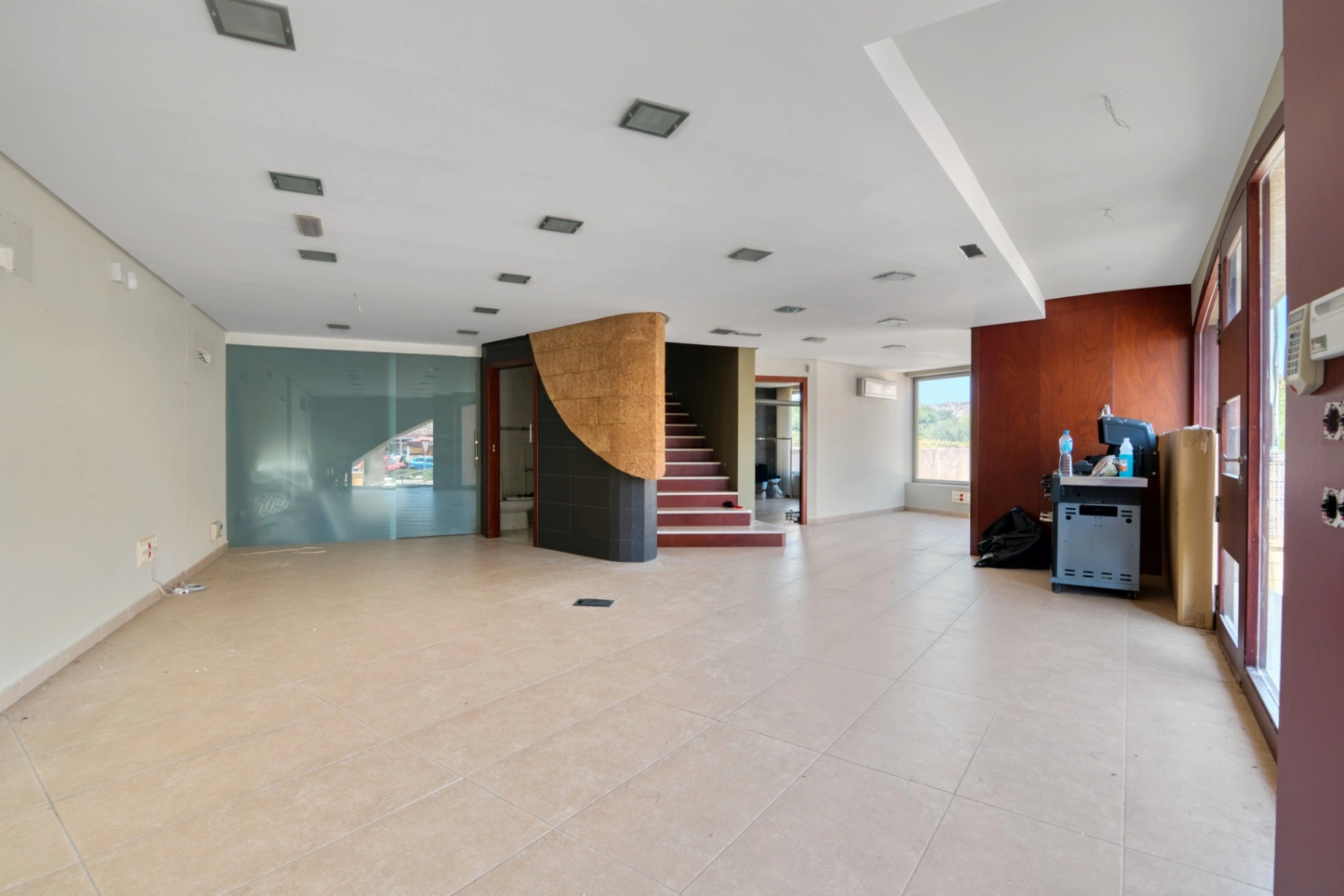 CRP067891 - Prime Javea Commercial Gem: ¡Versátil unidad comercial de 200m2 en el centro estratégico de Jávea!