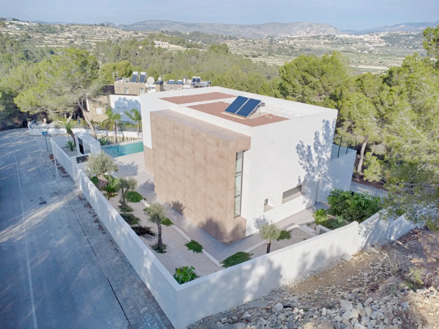 VILLA DE NUEVA CONSTRUCCIÓN EN TEULADA, SITUADA EN LA ZONA DE BENIMEIT
