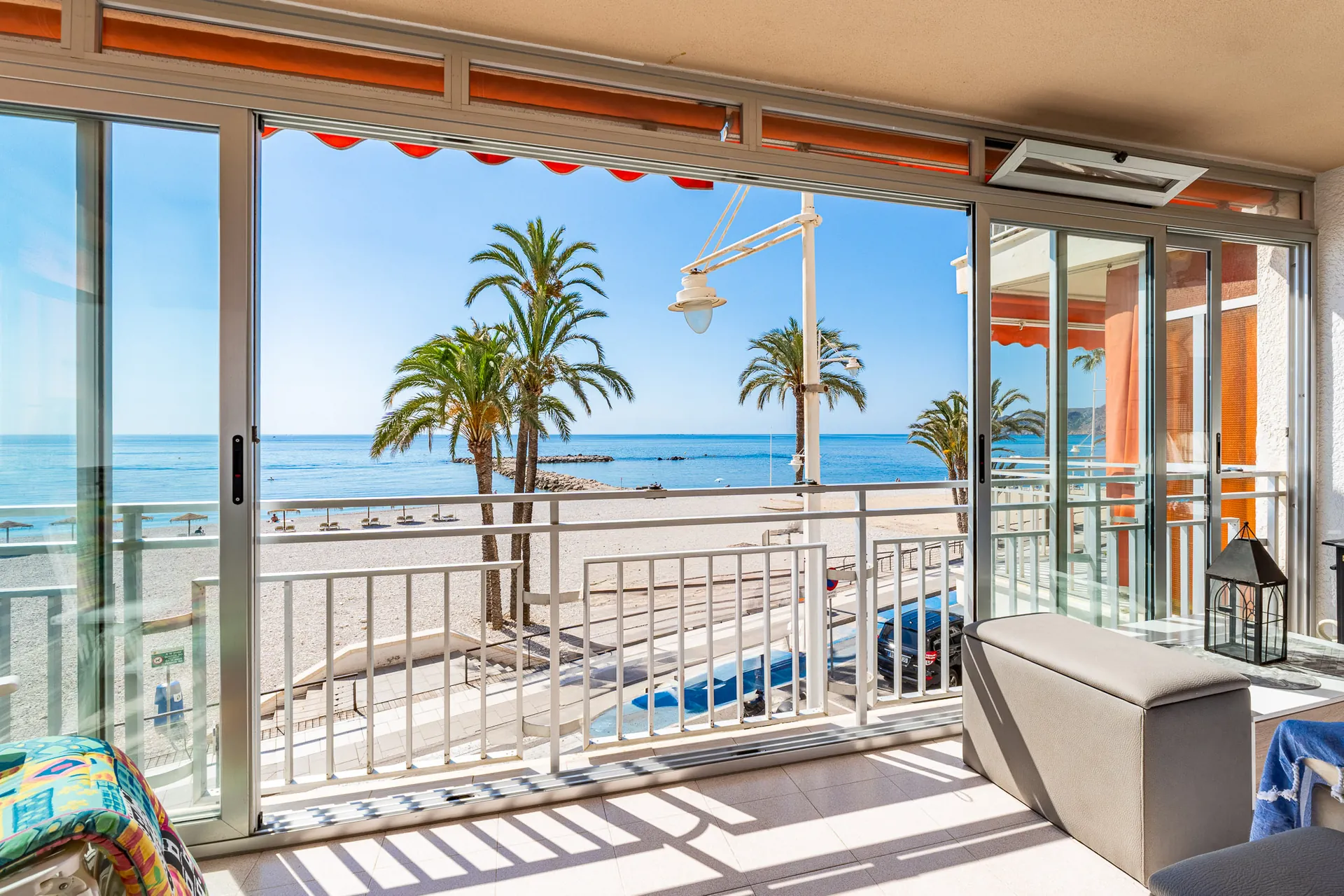 Vida Frente al Mar: Apartamento Renovado de 2 Dormitorios en Venta en Altea a Solo Pasos del Mediterráneo...