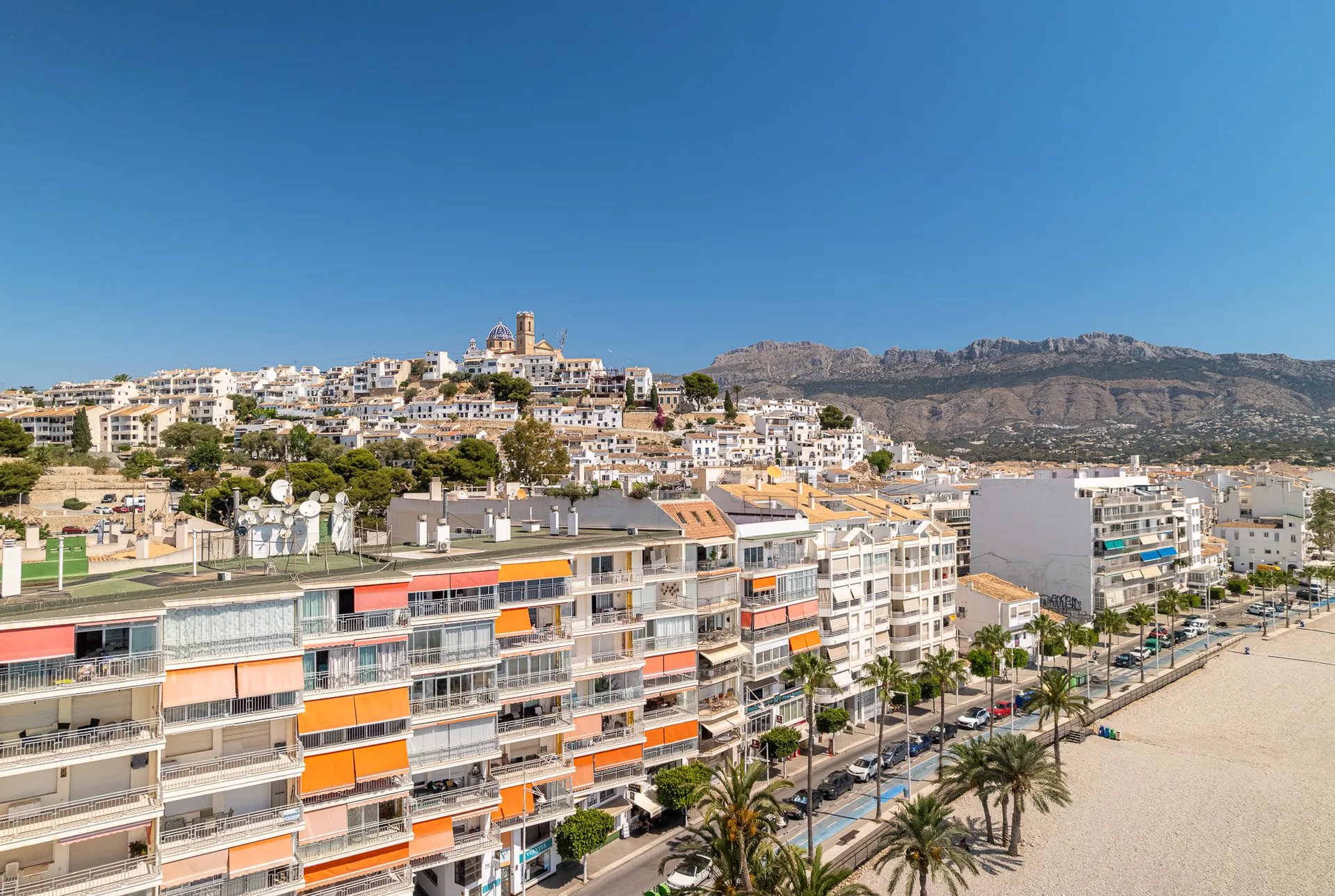 CRCB46944 - Vida Frente al Mar: Apartamento Renovado de 2 Dormitorios en Venta en Altea a Solo Pasos del Mediterráneo