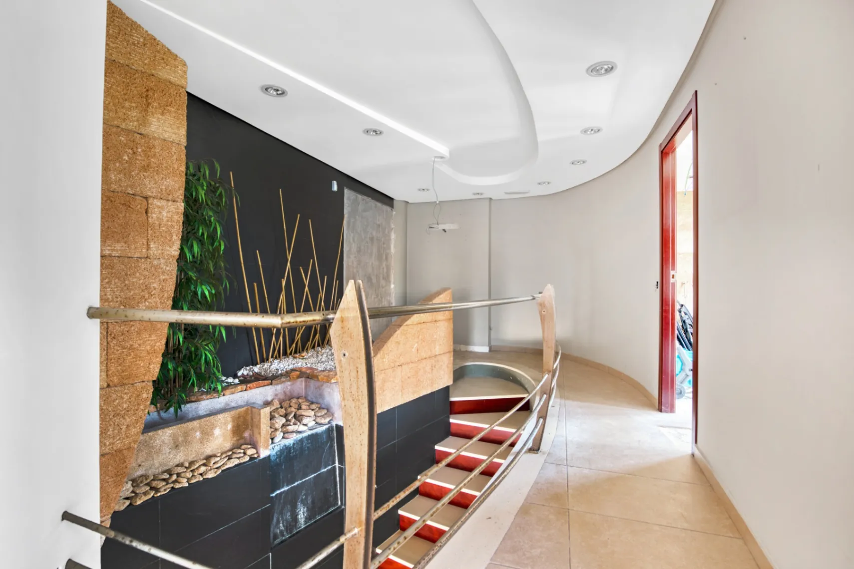 CRP067891 - Prime Javea Commercial Gem: ¡Versátil unidad comercial de 200m2 en el centro estratégico de Jávea!