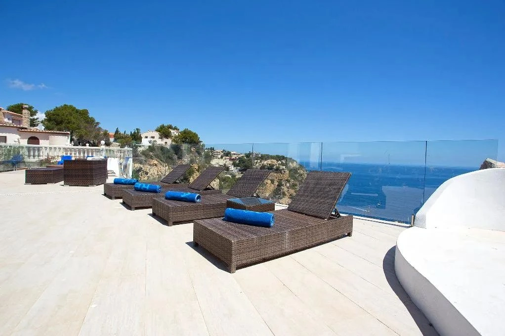 4677 - Lujosa Villa moderna en primera línea con impresionantes vistas al mar