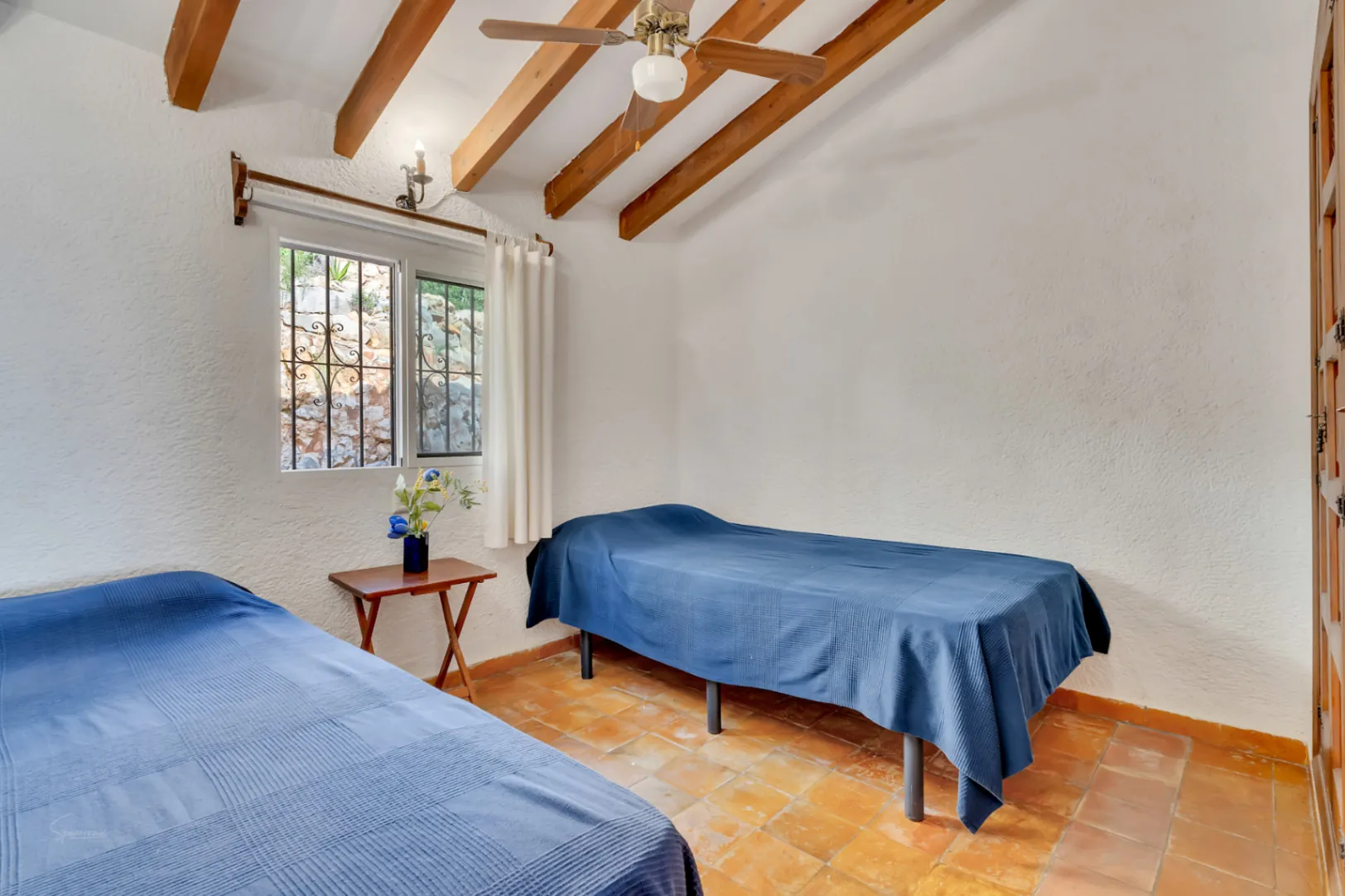 4668 - Villa mediterranea con impresionantes vistas al mar y montaña
