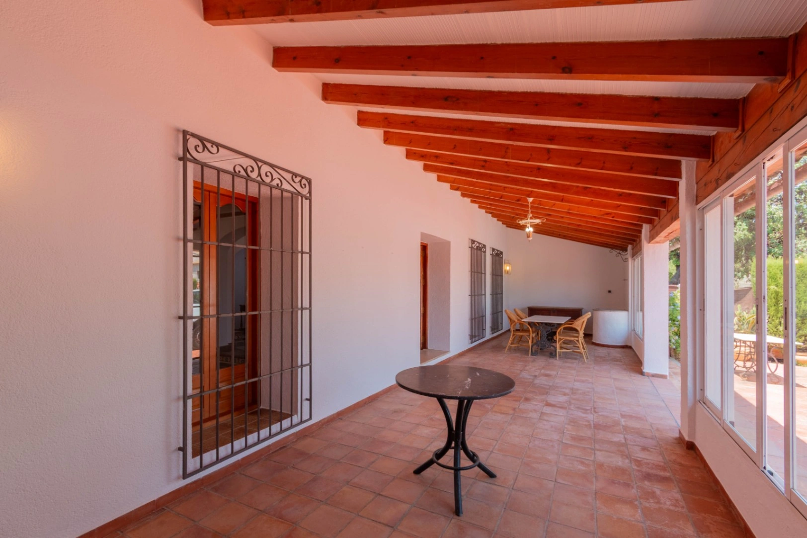 Chalet de 5 dormitorios en Gata de Gorgos disponible para alquiler de larga temporada