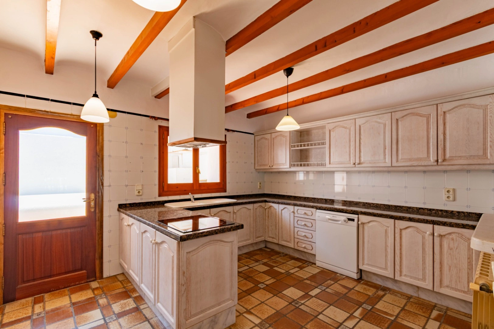 Chalet de 5 dormitorios en Gata de Gorgos disponible para alquiler de larga temporada