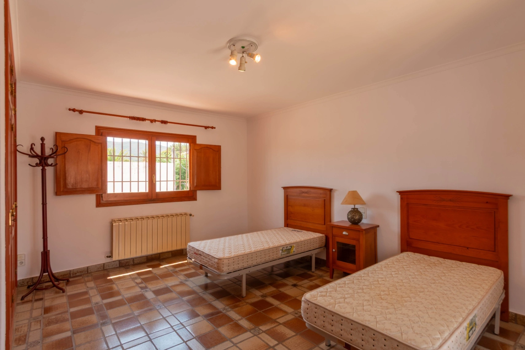 Chalet de 5 dormitorios en Gata de Gorgos disponible para alquiler de larga temporada