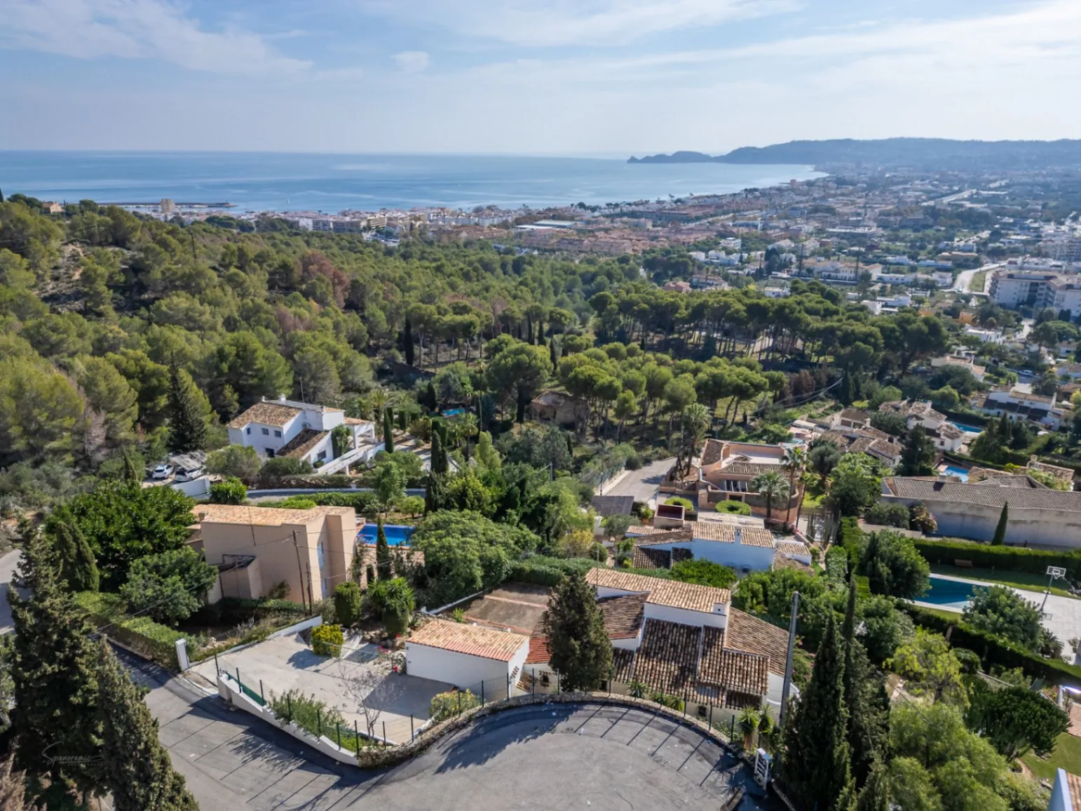 4668 - Villa mediterranea con impresionantes vistas al mar y montaña