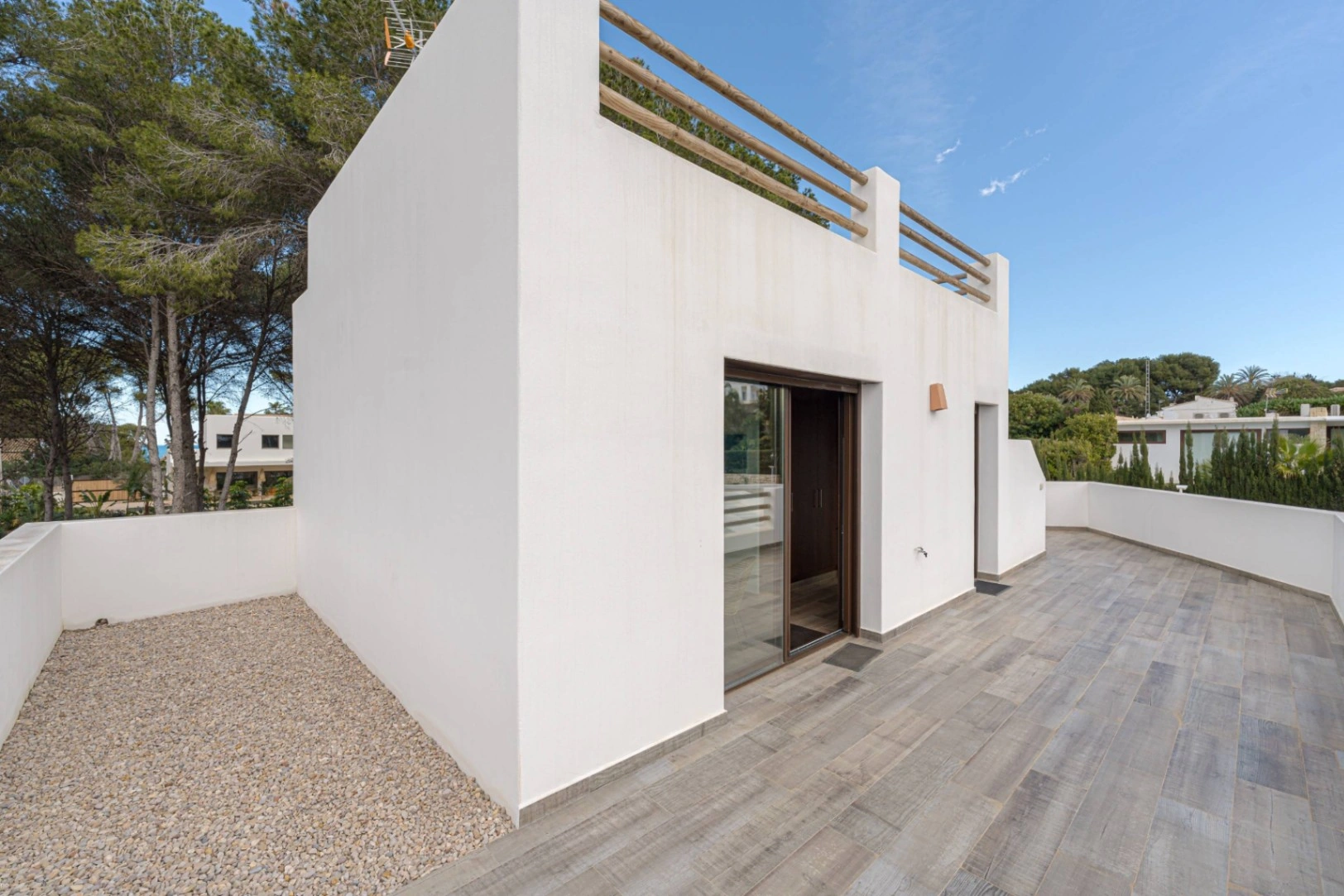 CRCH1029 - Villa moderne orientée plein sud, à seulement 250 mètres de la mer et de la crique Blanca à Jávea.