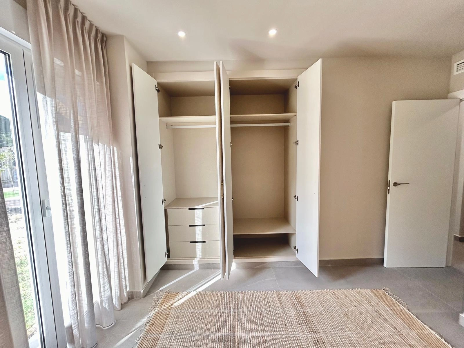 4673 - Apartamento planta baja con piscina en Denia