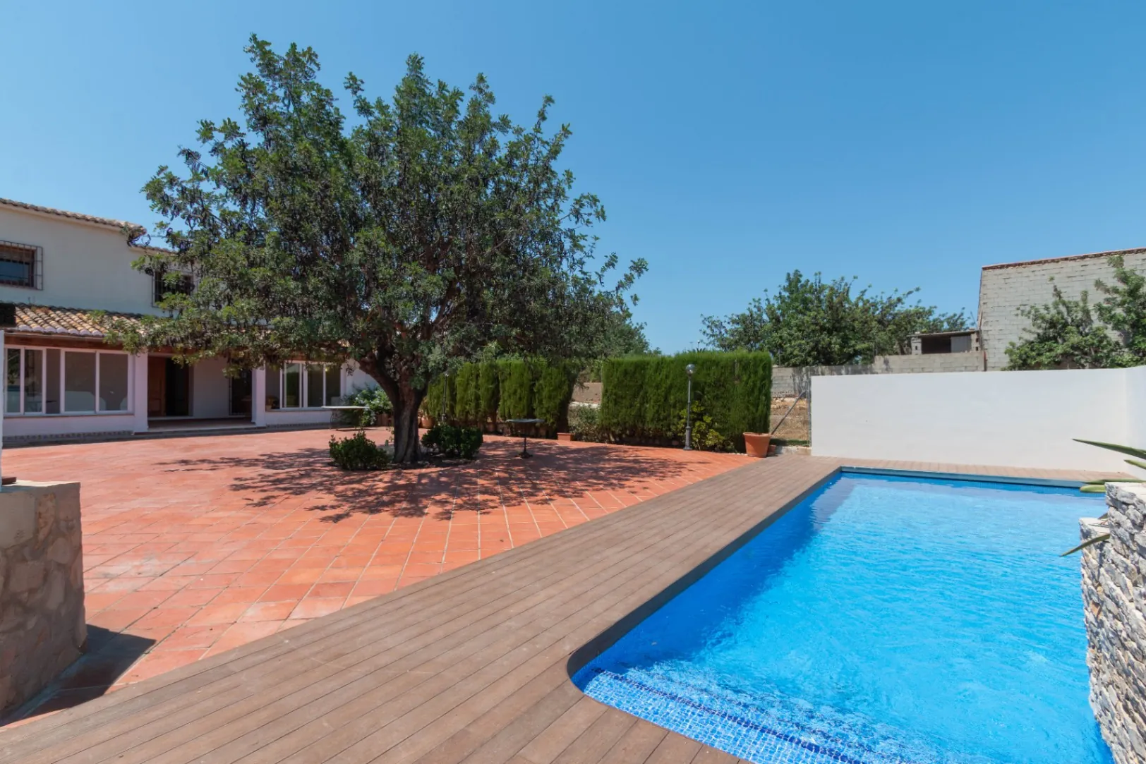 Chalet de 5 dormitorios en Gata de Gorgos disponible para alquiler de larga temporada
