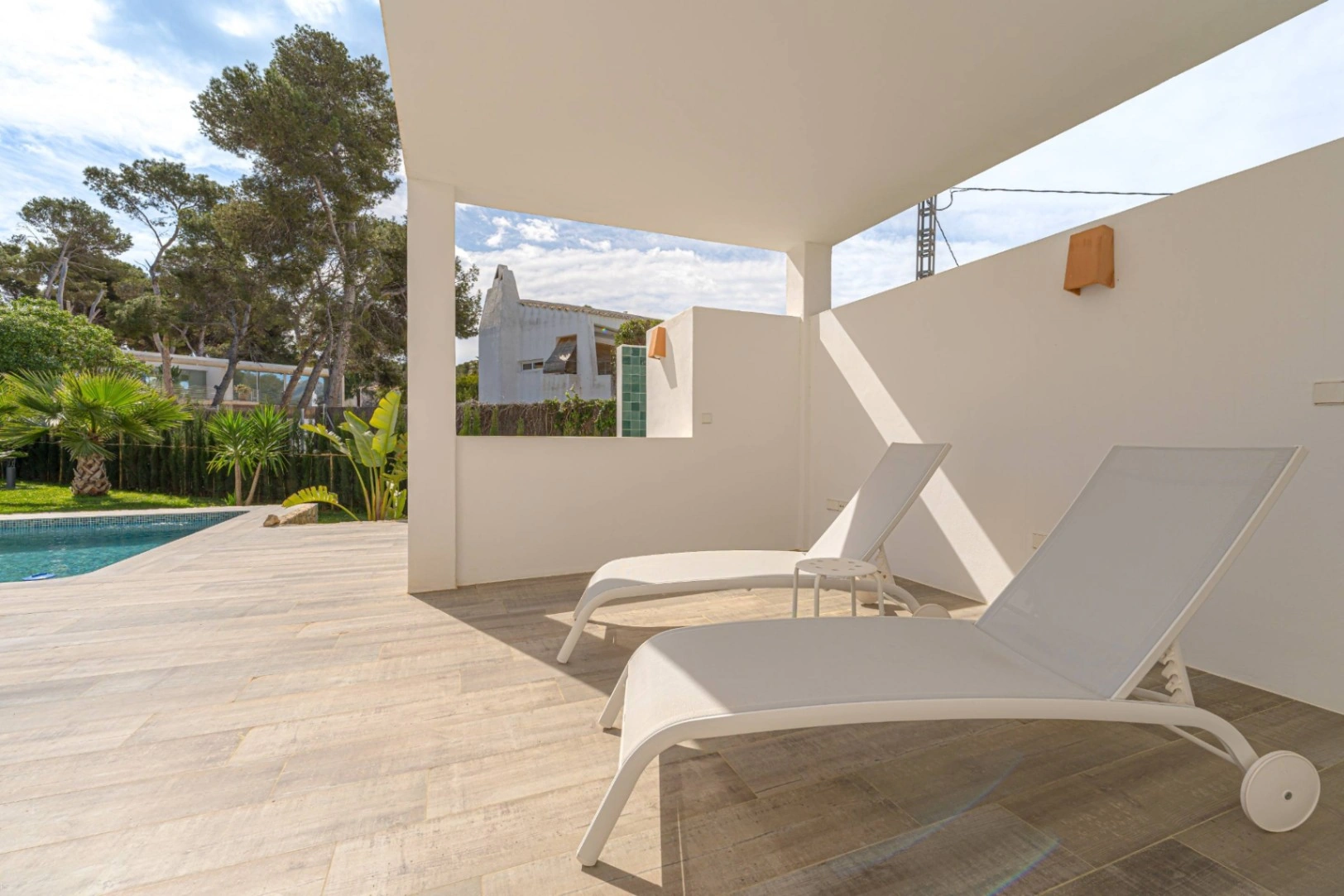 CRCH1029 - Villa moderne orientée plein sud, à seulement 250 mètres de la mer et de la crique Blanca à Jávea.