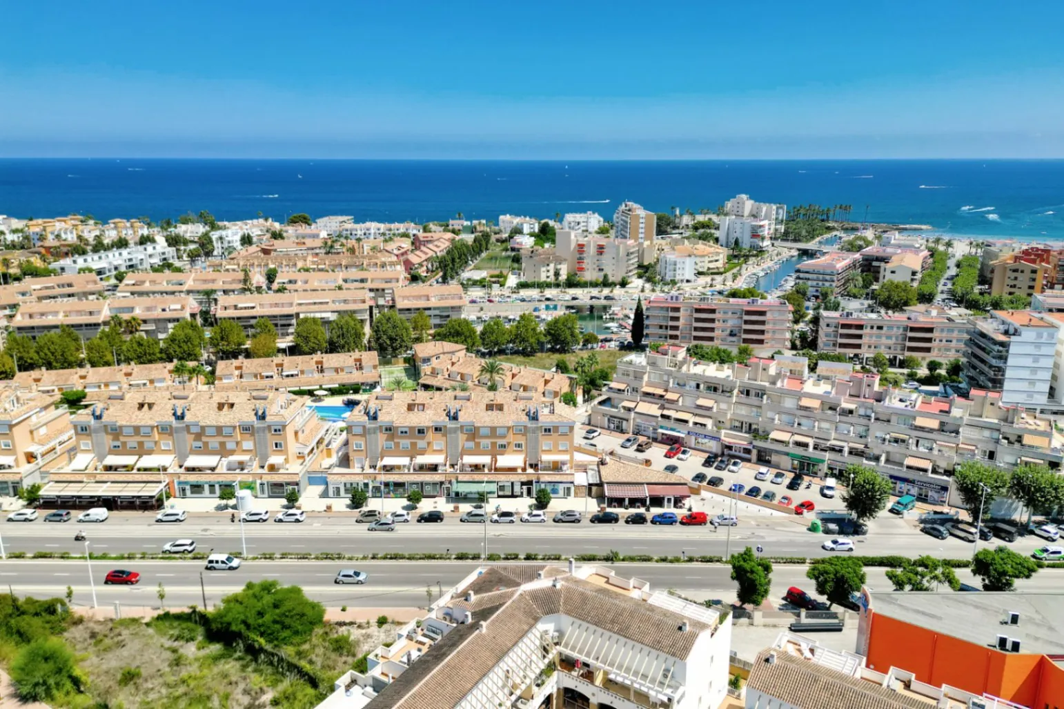 CRP067891 - Prime Javea Commercial Gem: ¡Versátil unidad comercial de 200m2 en el centro estratégico de Jávea!