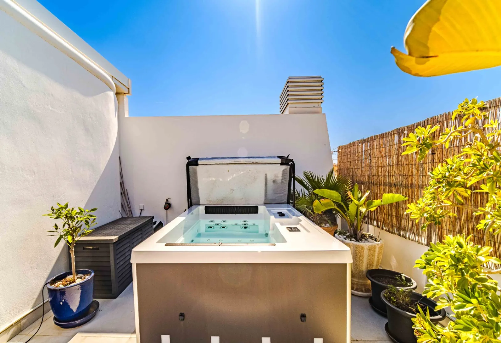 CR1026 - Lujoso Ático a solo 100 m de la playa, con dos terrazas, jacuzzi y 2 plazas de aparcamiento
