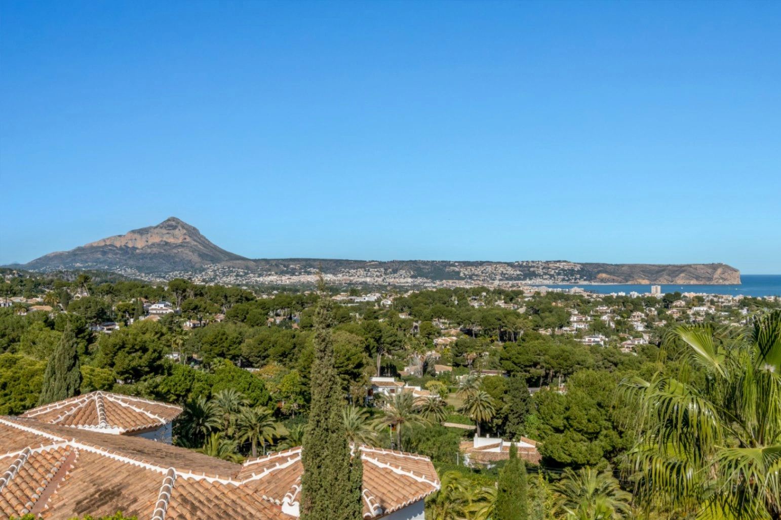 4825 - Villa impressionnante avec des vues incroyables sur la mer dans la urbanisation El Tosalet.