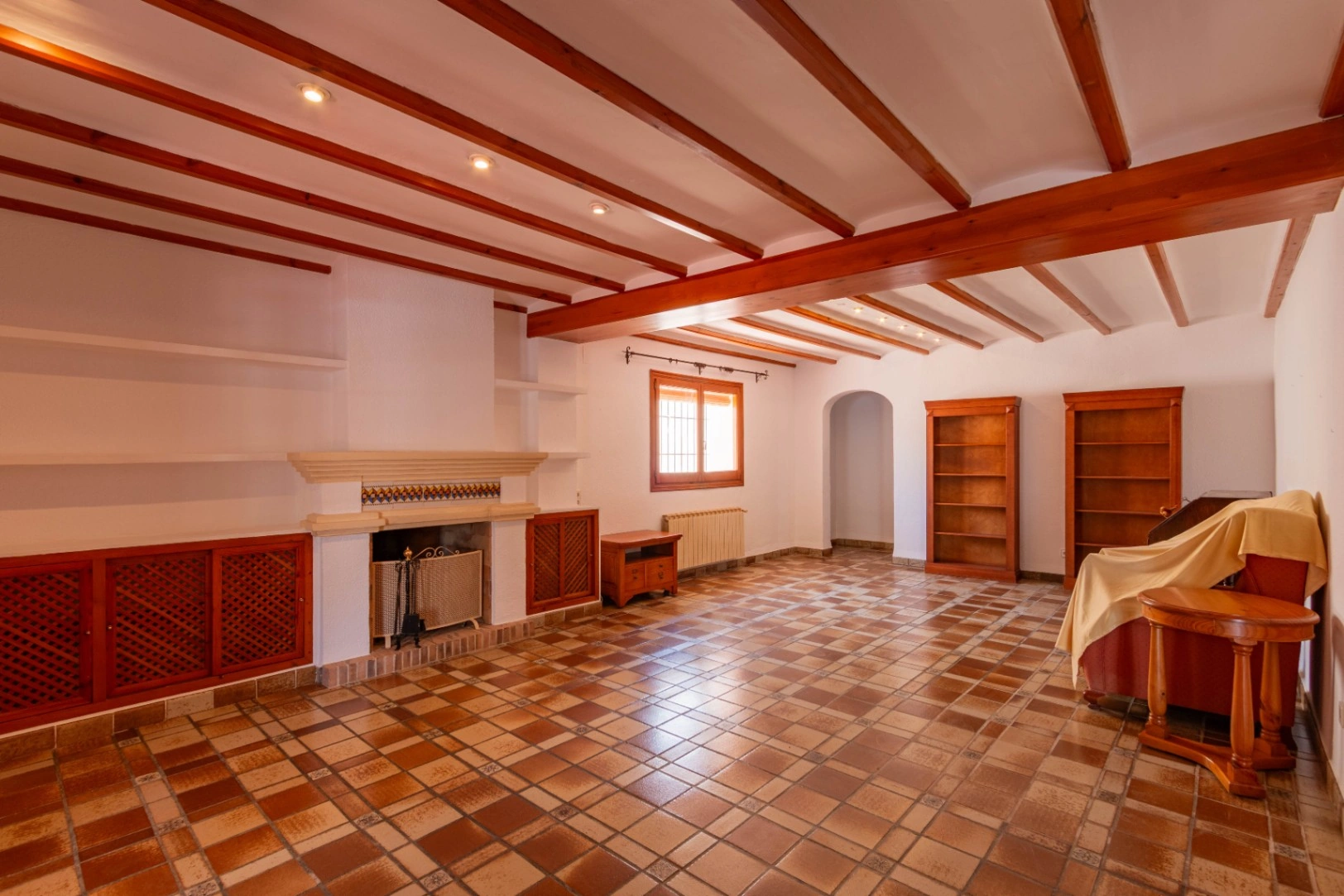 Chalet de 5 dormitorios en Gata de Gorgos disponible para alquiler de larga temporada