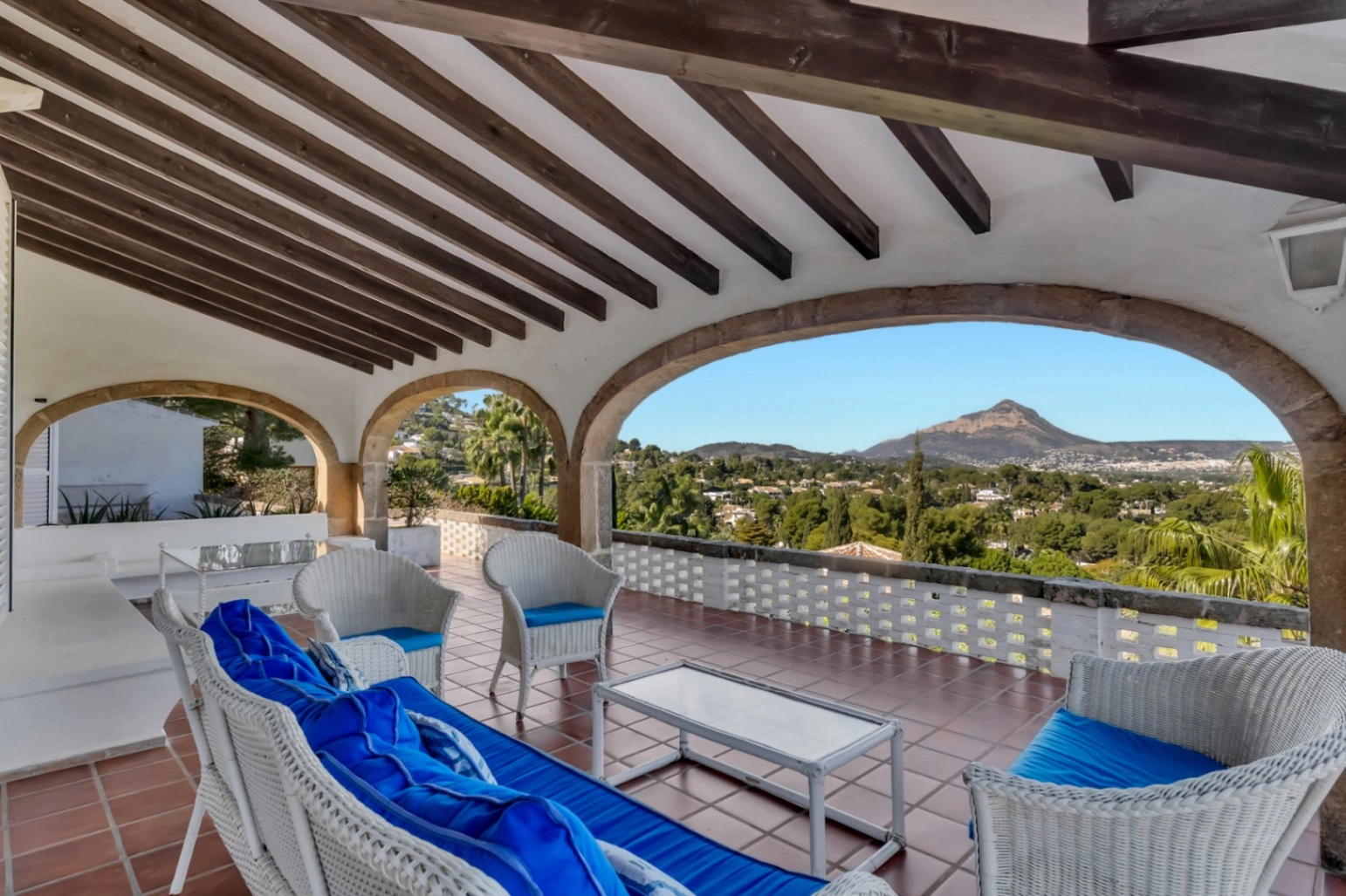 4825 - Villa impressionnante avec des vues incroyables sur la mer dans la urbanisation El Tosalet.