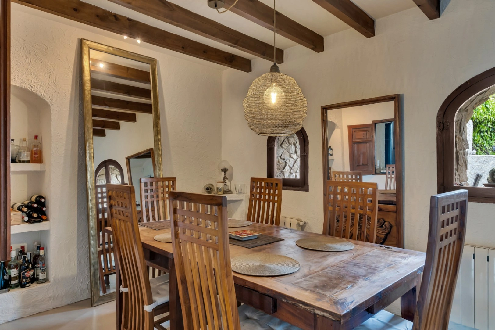 4800 - Villa avec appartement d'invités, entièrement rénovée et proche du centre historique de Jávea.
