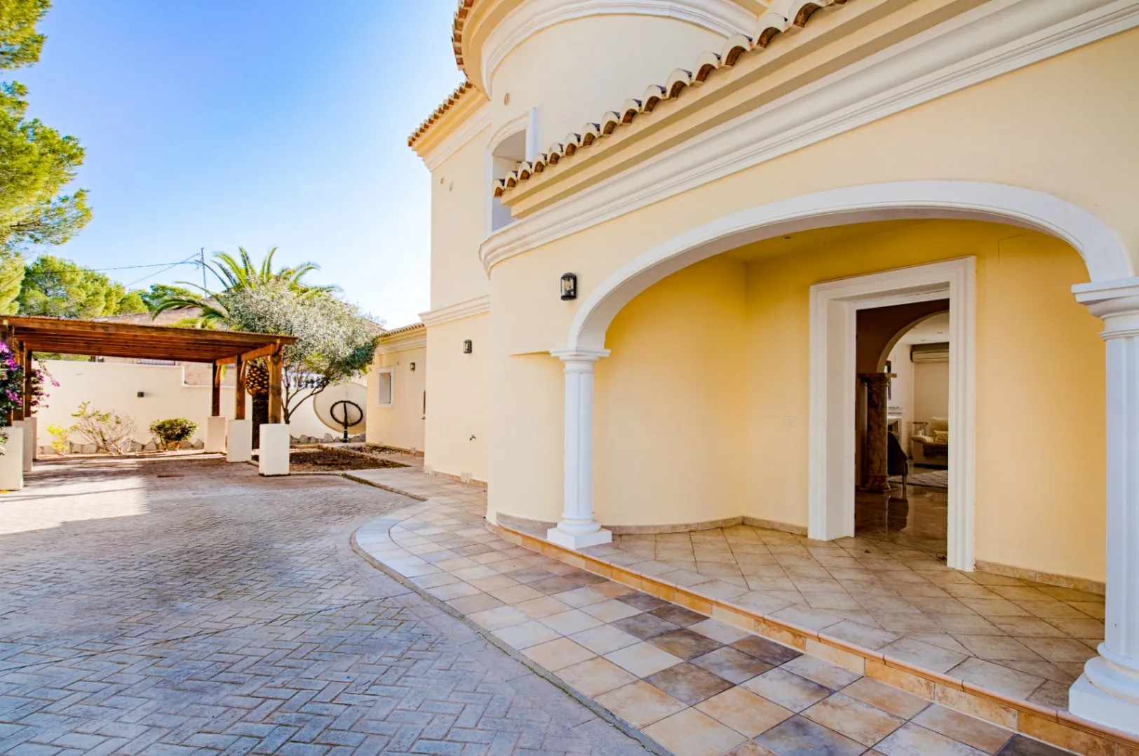 CRMI226006 - Grande villa élégante avec vue sur la mer à vendre à Moraira