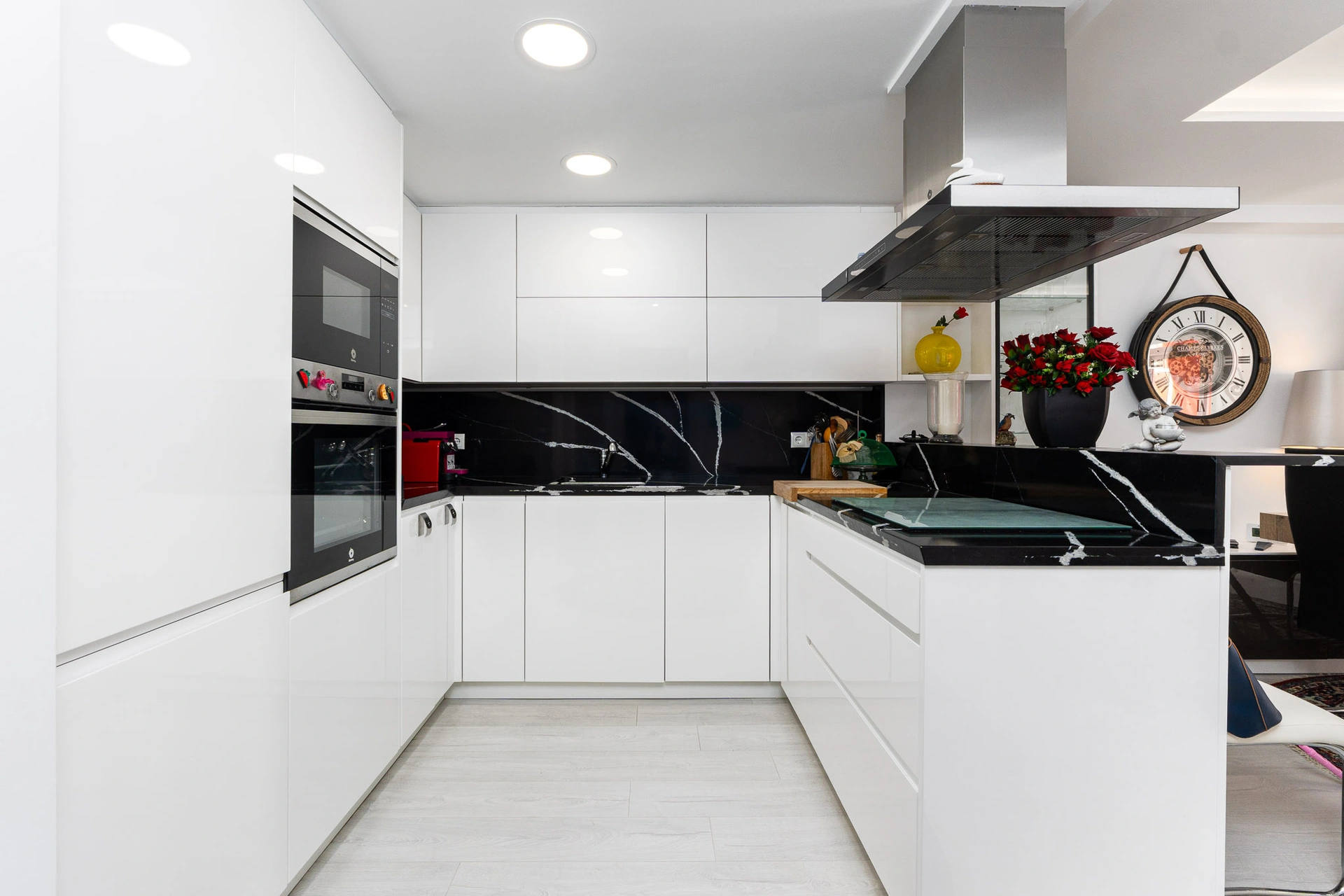 CRCB46944 - Vida Frente al Mar: Apartamento Renovado de 2 Dormitorios en Venta en Altea a Solo Pasos del Mediterráneo