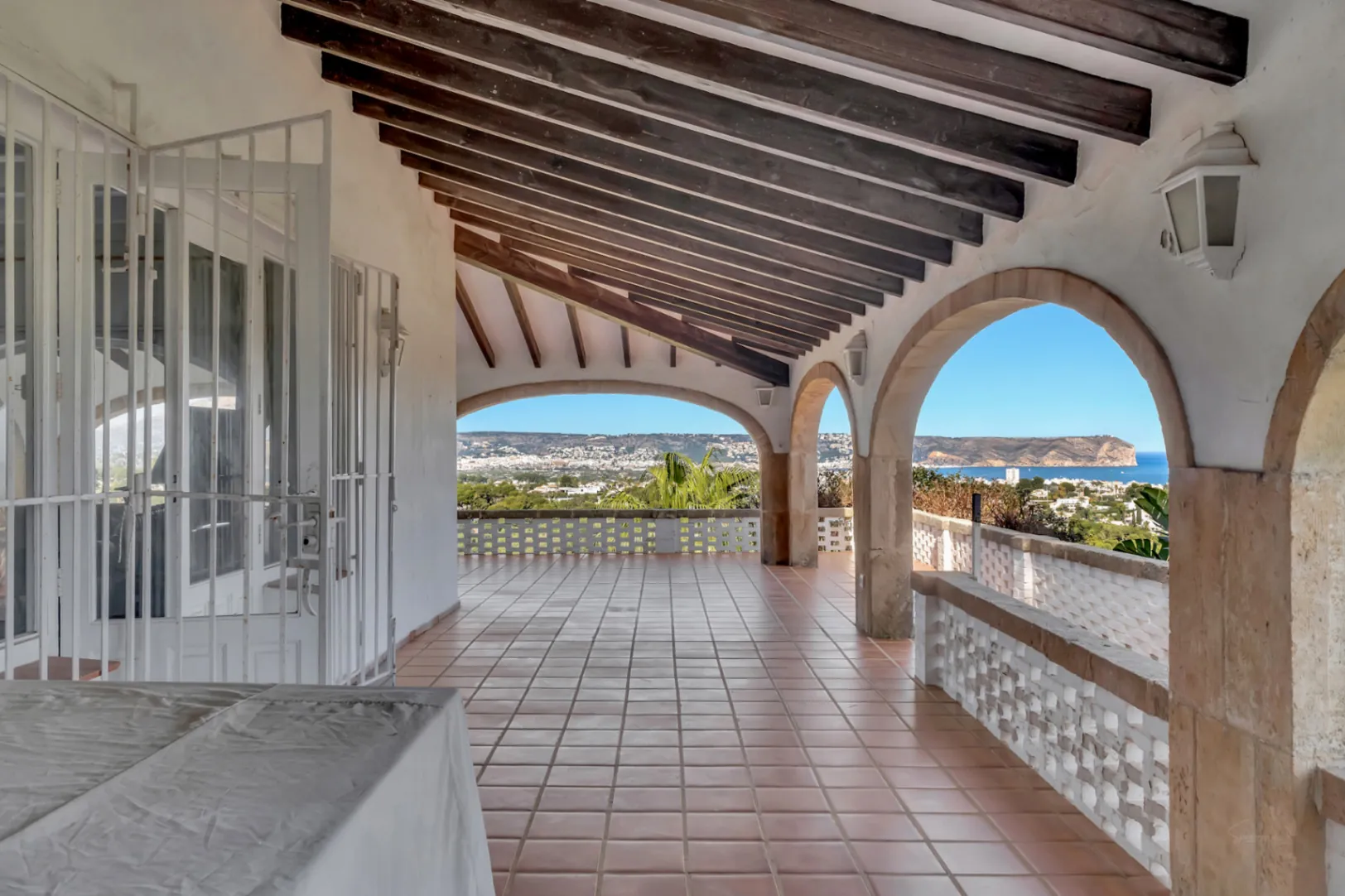 4825 - Villa impressionnante avec des vues incroyables sur la mer dans la urbanisation El Tosalet.