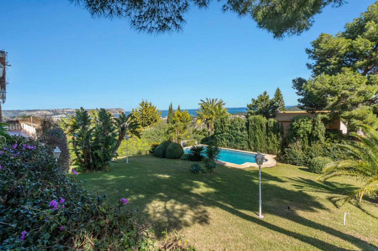 4825 - Villa impressionnante avec des vues incroyables sur la mer dans la urbanisation El Tosalet.