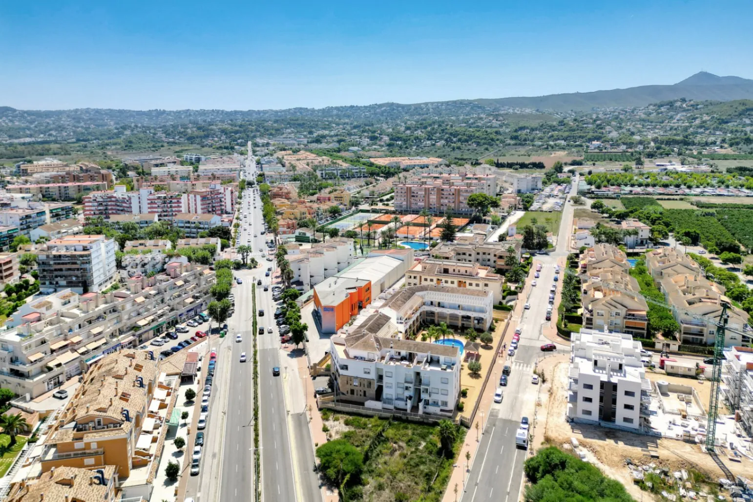 CRP067891 - Prime Javea Commercial Gem: ¡Versátil unidad comercial de 200m2 en el centro estratégico de Jávea!