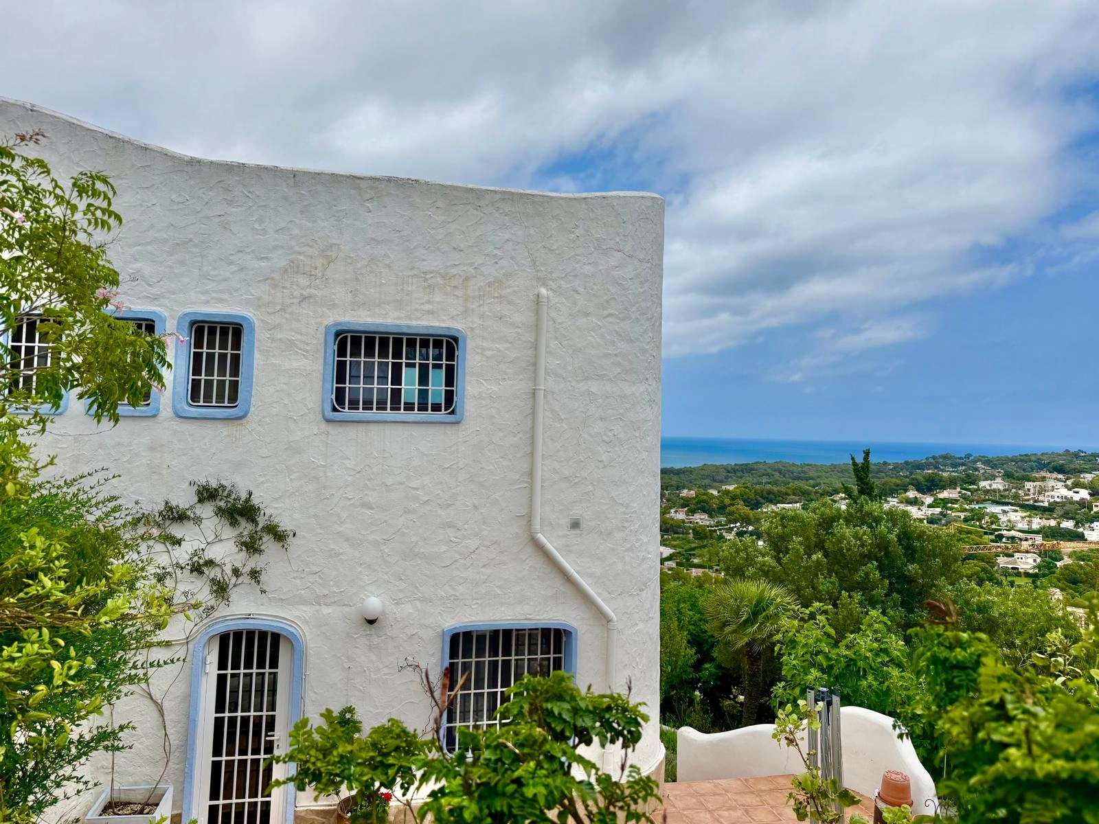 CRJC210527 - Charmante villa de style ibicenco avec vue panoramique sur la mer à Jávea.