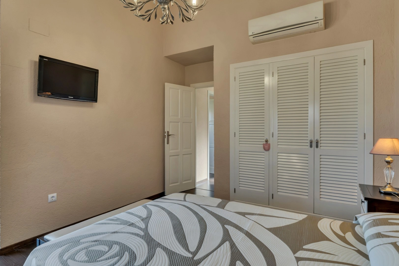 4798 - Exclusif Maison de ville à Jávea, à 500m de la mer, avec 4 chambres et piscine commune.