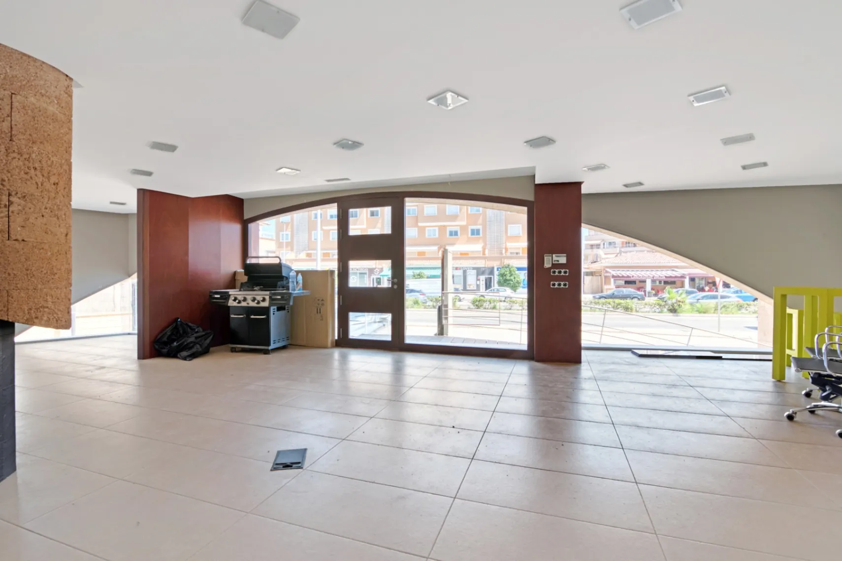 CRP067891 - Prime Javea Commercial Gem: ¡Versátil unidad comercial de 200m2 en el centro estratégico de Jávea!
